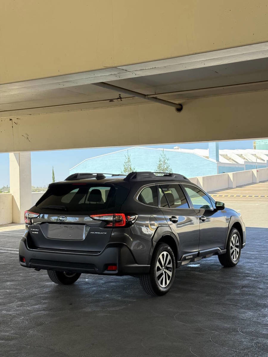 Used 2025 Subaru Outback Premium image 8