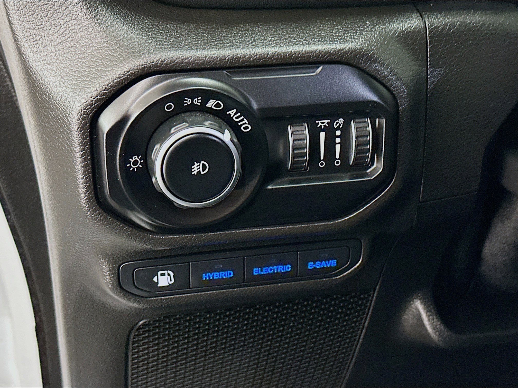 Used 2021 Jeep Wrangler Sahara w/ Cold Weather Group image 17