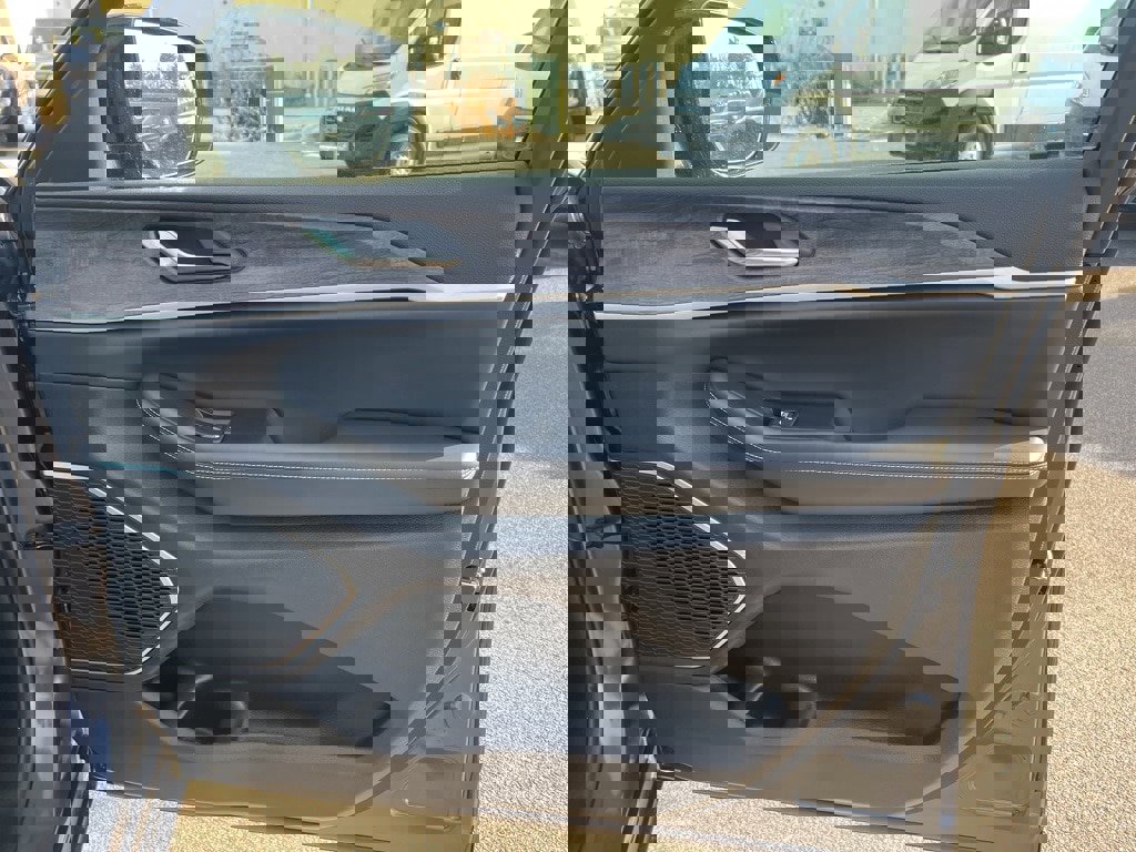 New 2026 Jeep Grand Cherokee Limited image 10