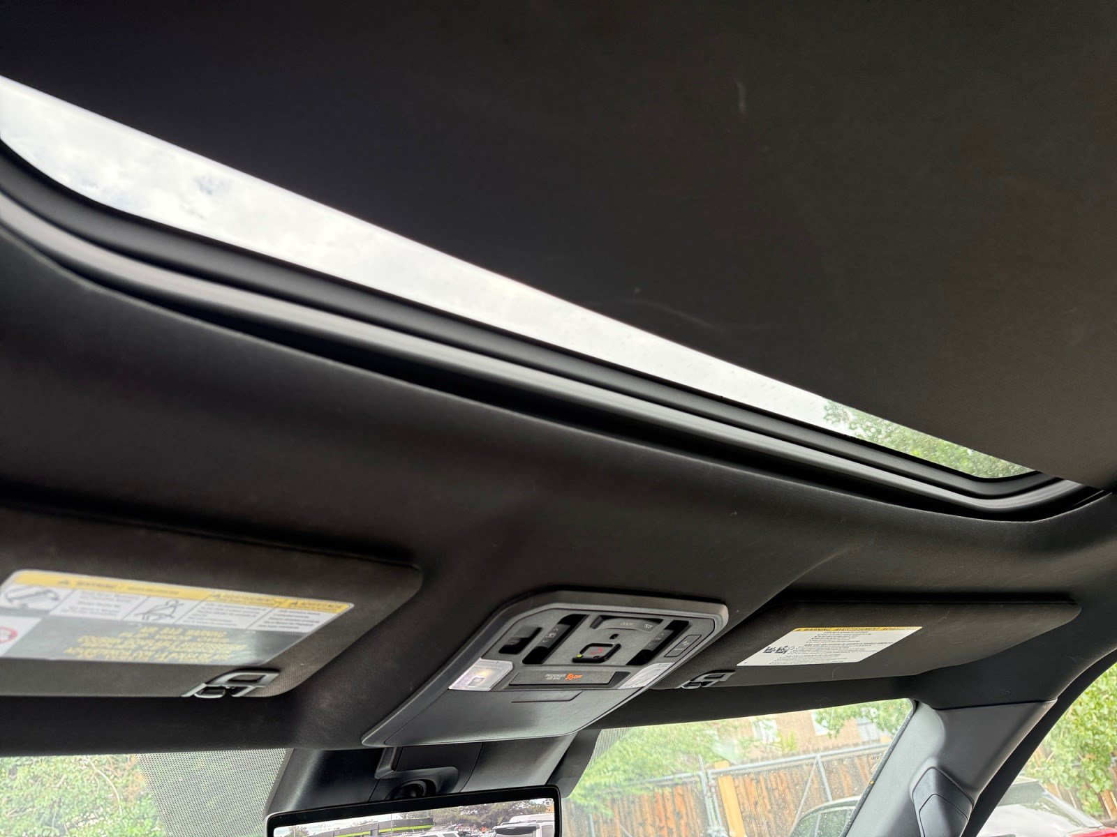 Used 2024 Toyota Sequoia Capstone AWD/4WD image 31