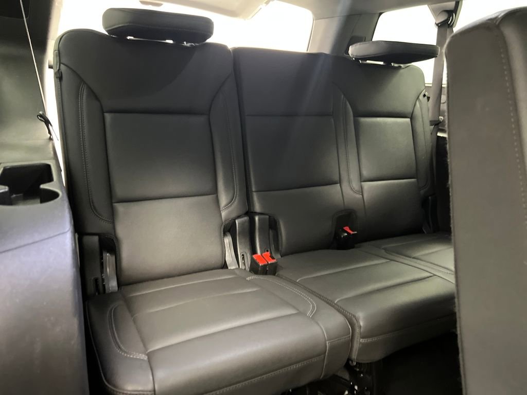 Used 2025 Chevrolet Suburban Z71 image 29