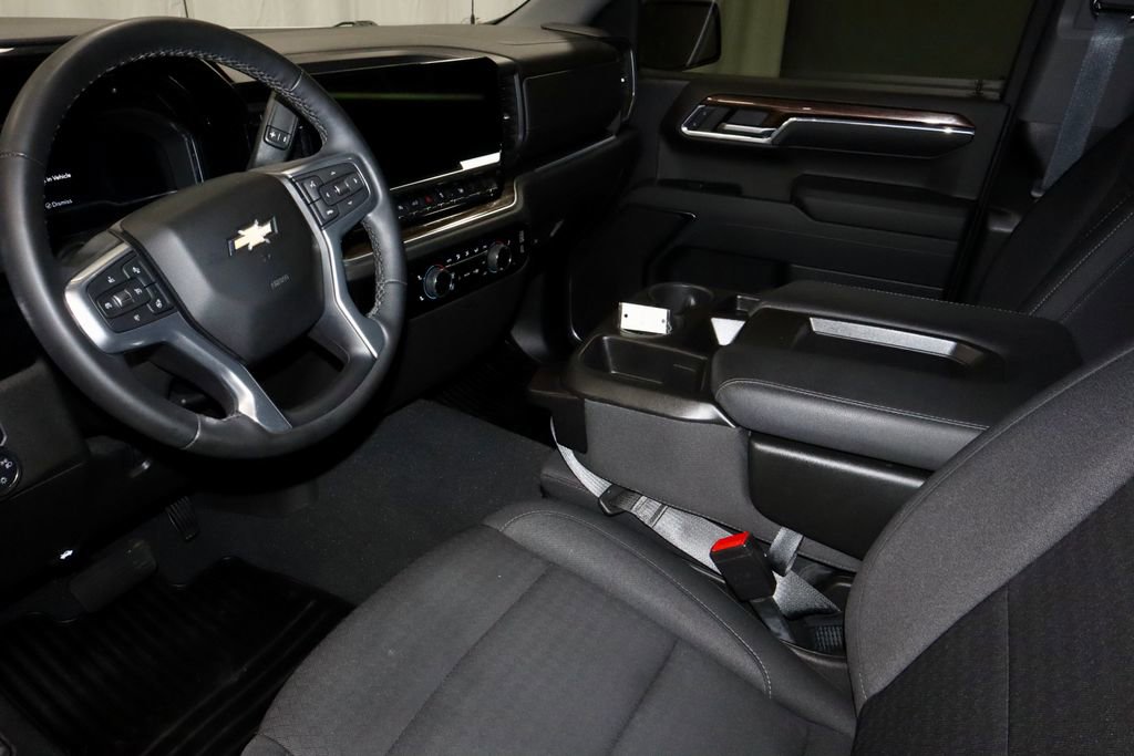 Used 2024 Chevrolet Silverado 1500 LT AWD/4WD image 23