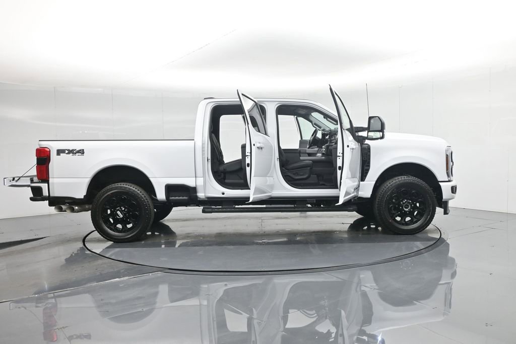 New 2026 Ford F250 Lariat w/ Black Appearance Package image 4