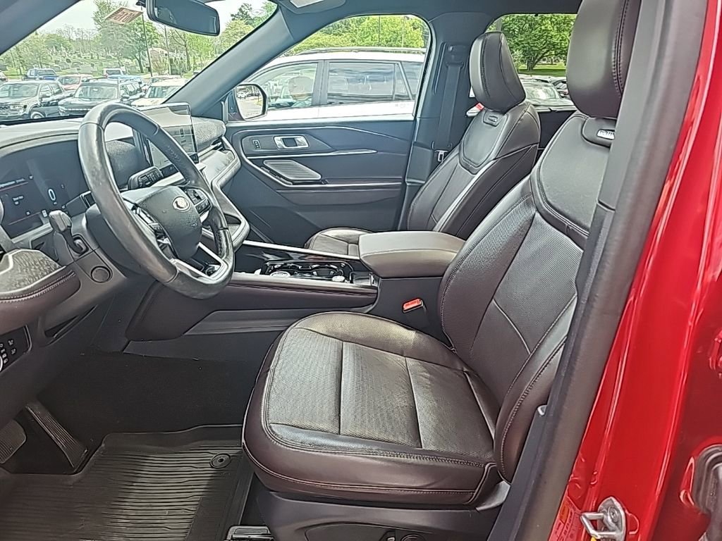 Used 2025 Ford Explorer Platinum AWD/4WD image 9