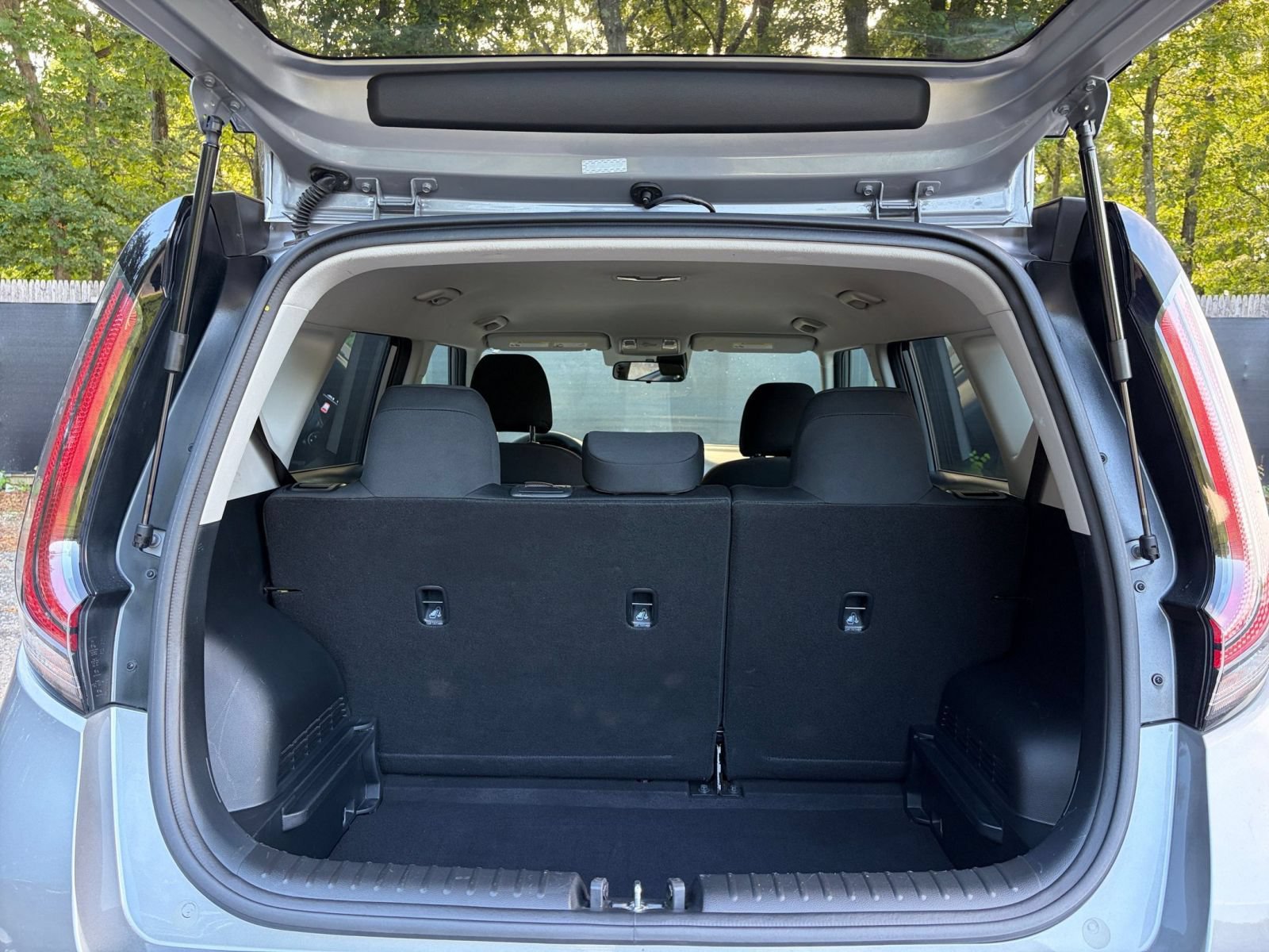 Used 2025 Kia Soul LX w/ LX Technology Package FWD image 29