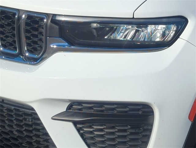 Certified 2023 Jeep Grand Cherokee Laredo image 9