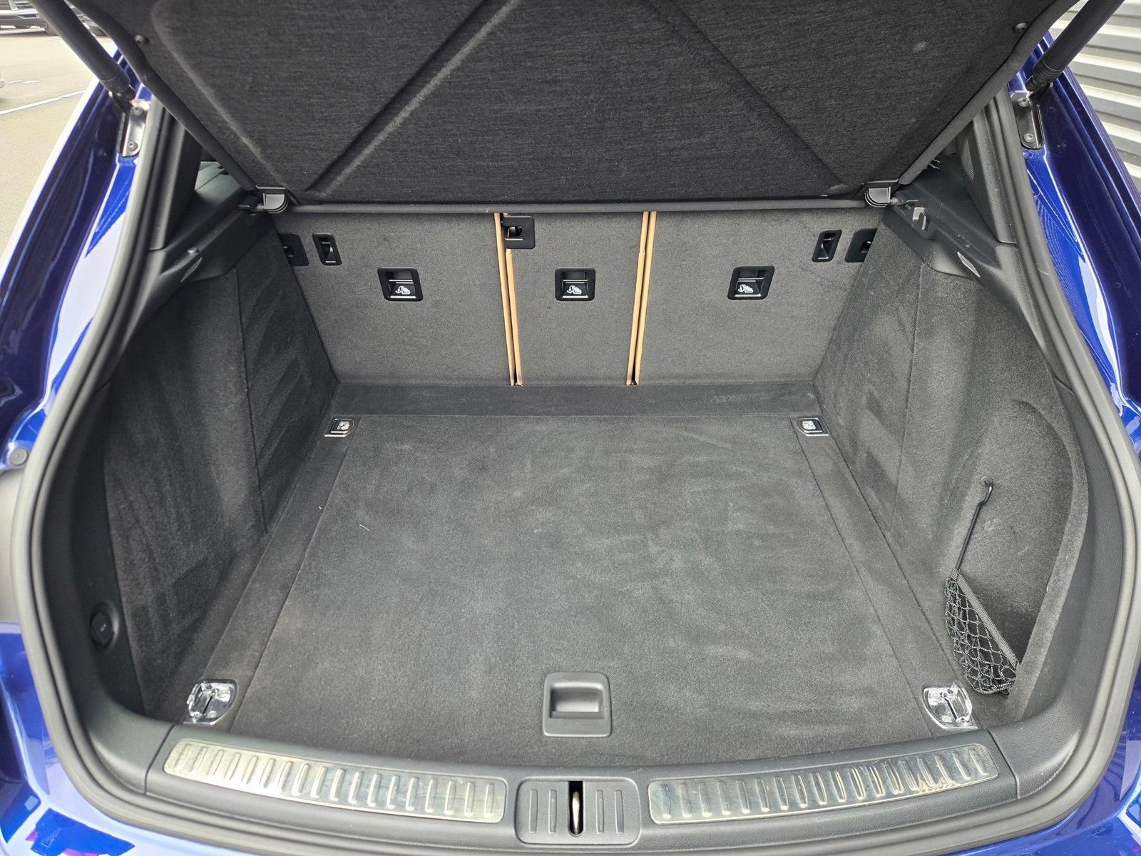 Used 2024 Porsche Macan AWD/4WD image 27