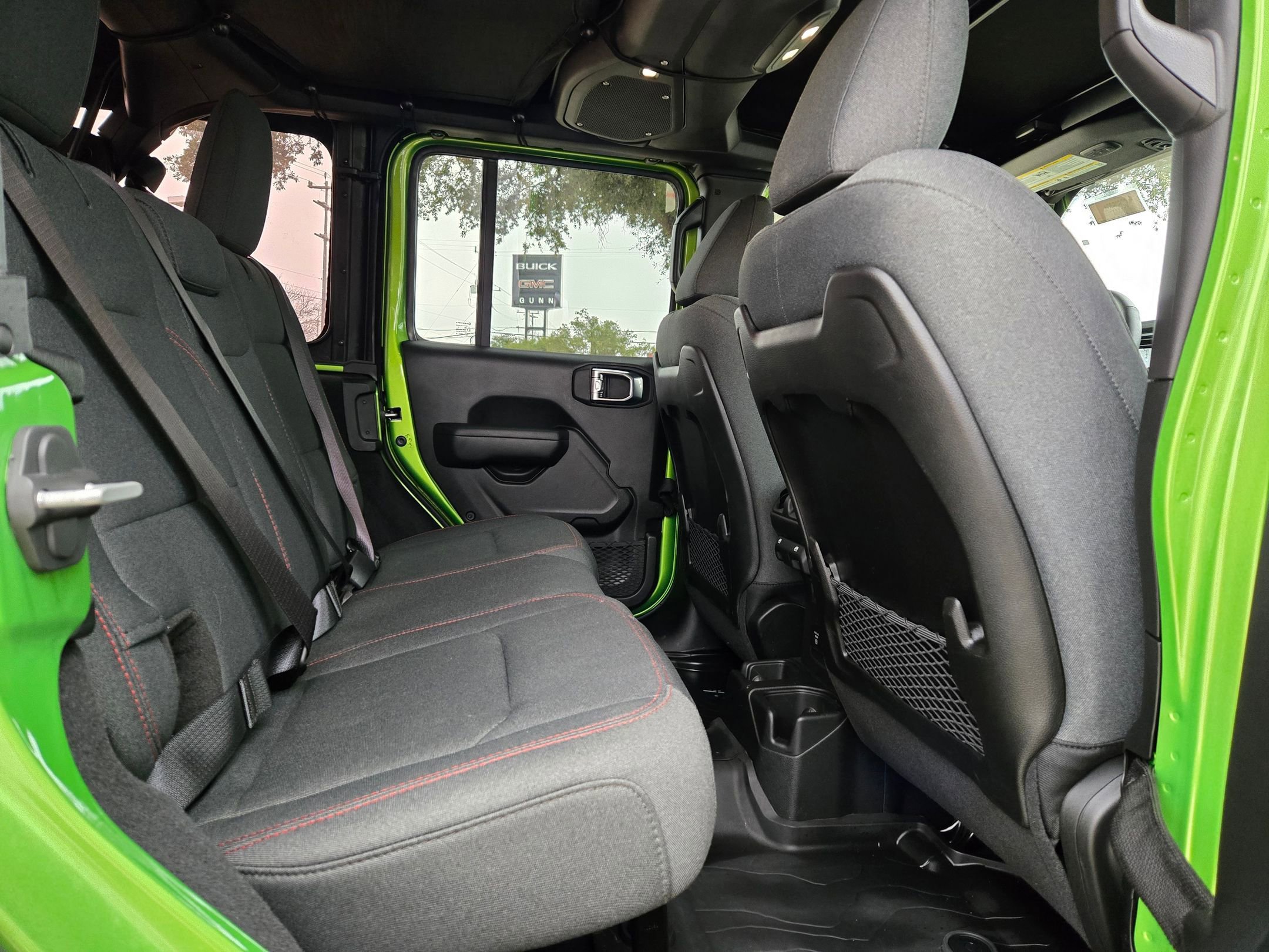 Used 2025 Jeep Wrangler Unlimited Rubicon w/ XTREMEE 35" Tire Package image 28