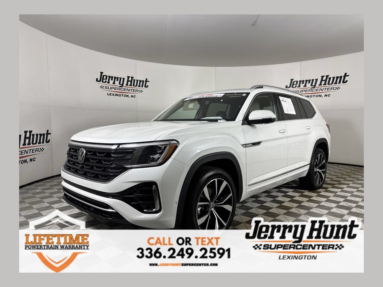 Used 2024 Volkswagen Atlas SEL Premium R-Line AWD/4WD image 1