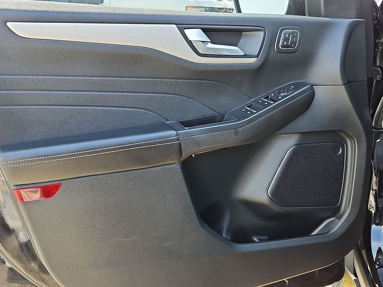 Used 2022 Ford Escape SEL w/ Technology Package FWD image 29