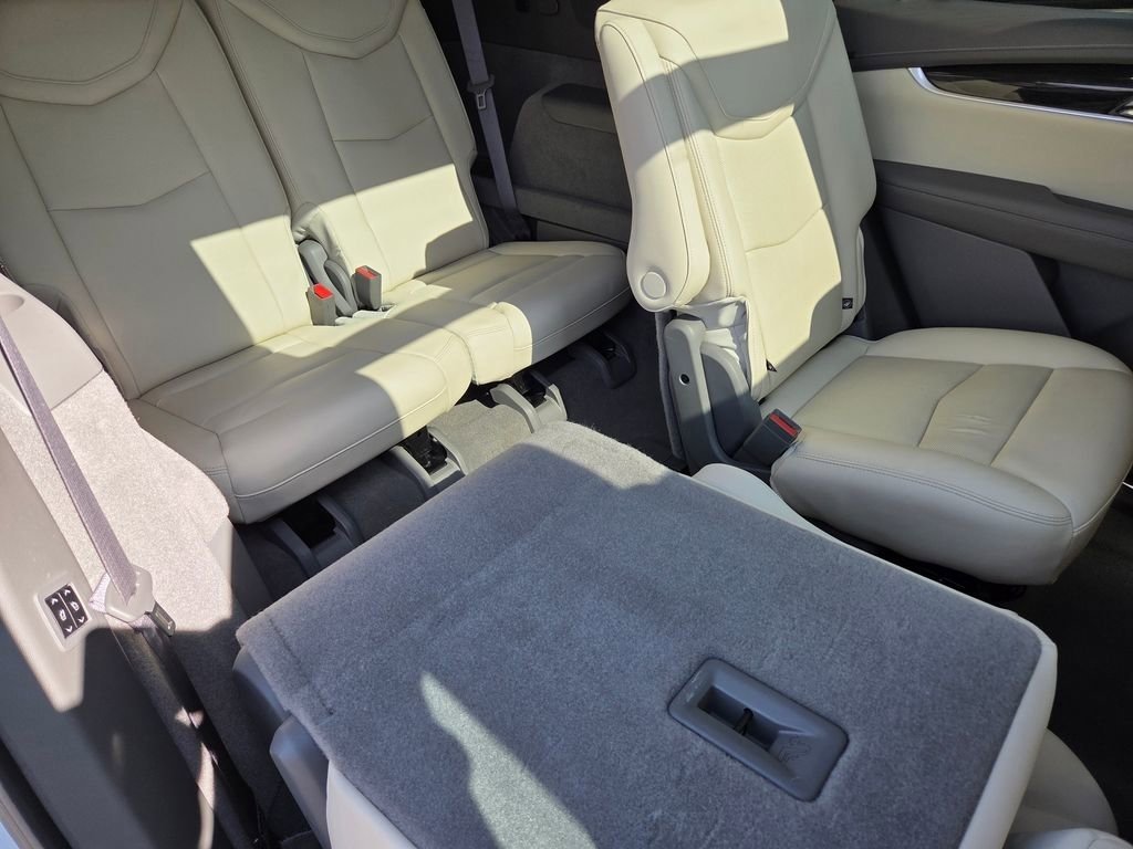 Used 2022 Cadillac XT6 Premium Luxury image 6