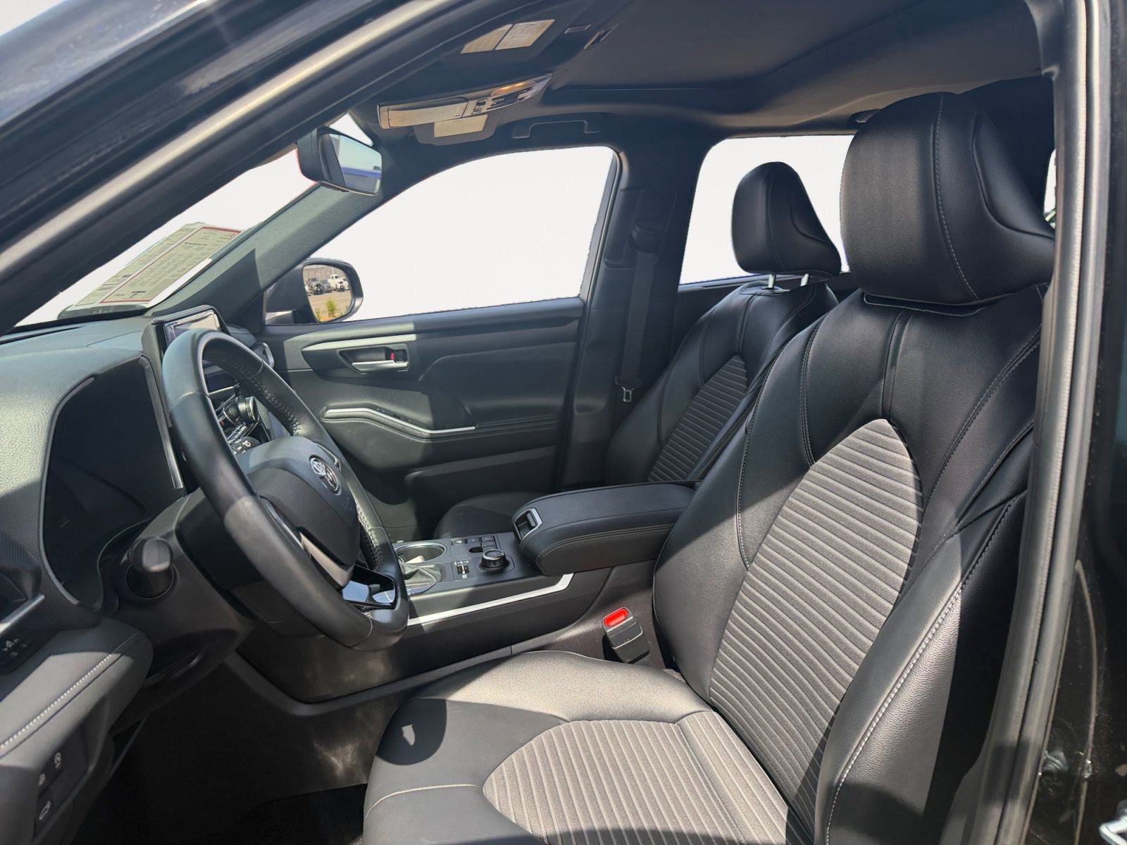 Certified 2025 Toyota Highlander XSE AWD/4WD image 9