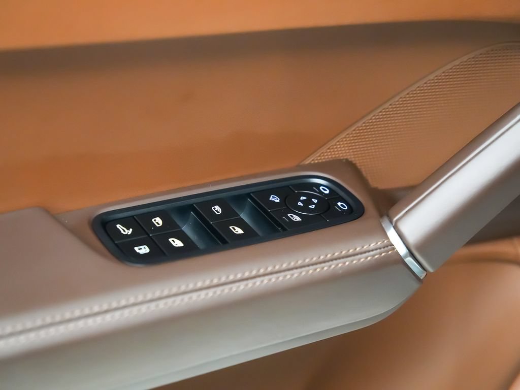Certified 2022 Porsche Cayenne E-Hybrid AWD/4WD image 22
