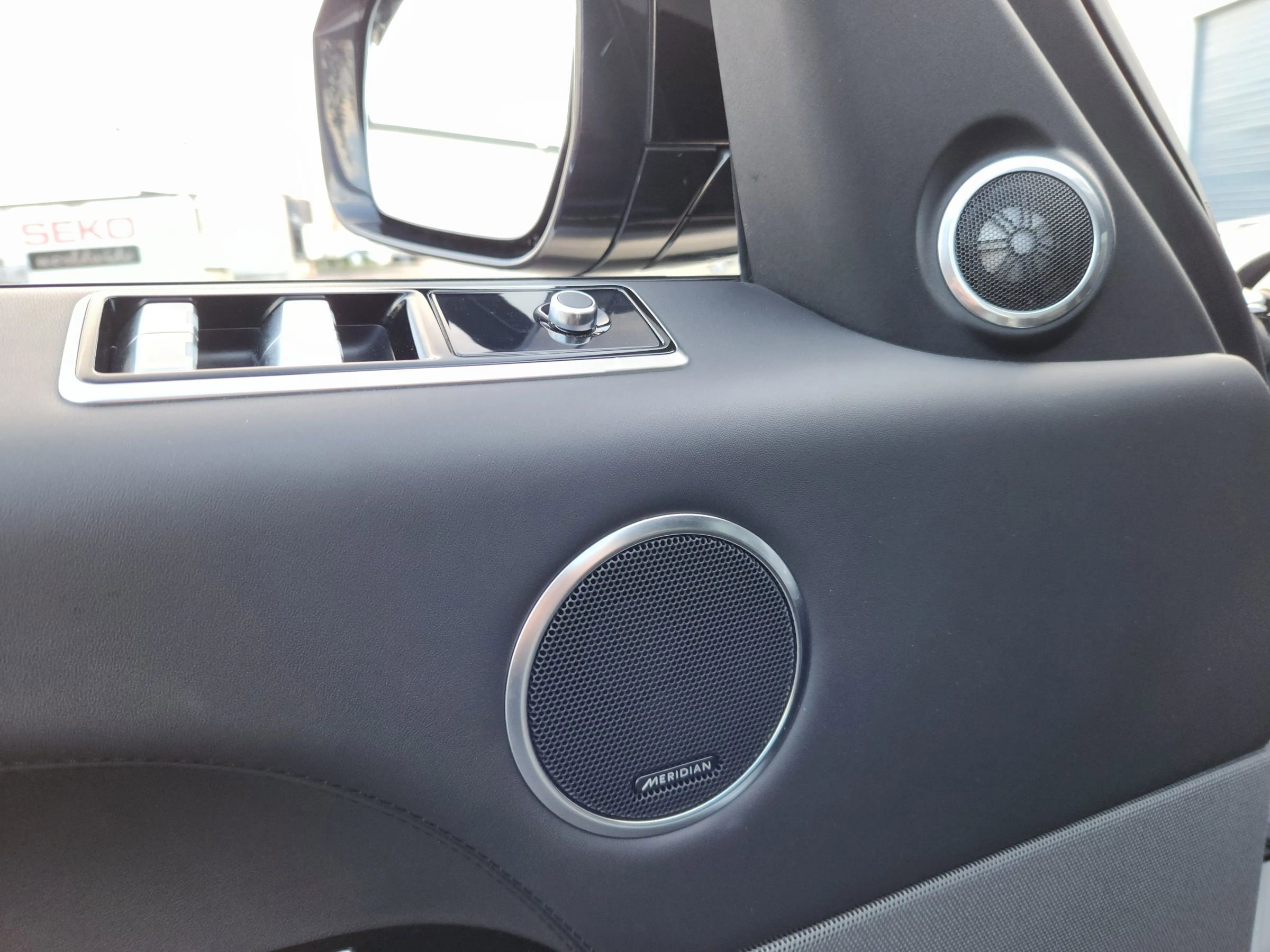 Used 2020 Land Rover Range Rover Sport HST image 9