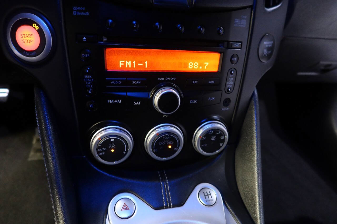 Used 2009 Nissan 370Z Touring w/ Sport Pkg image 21