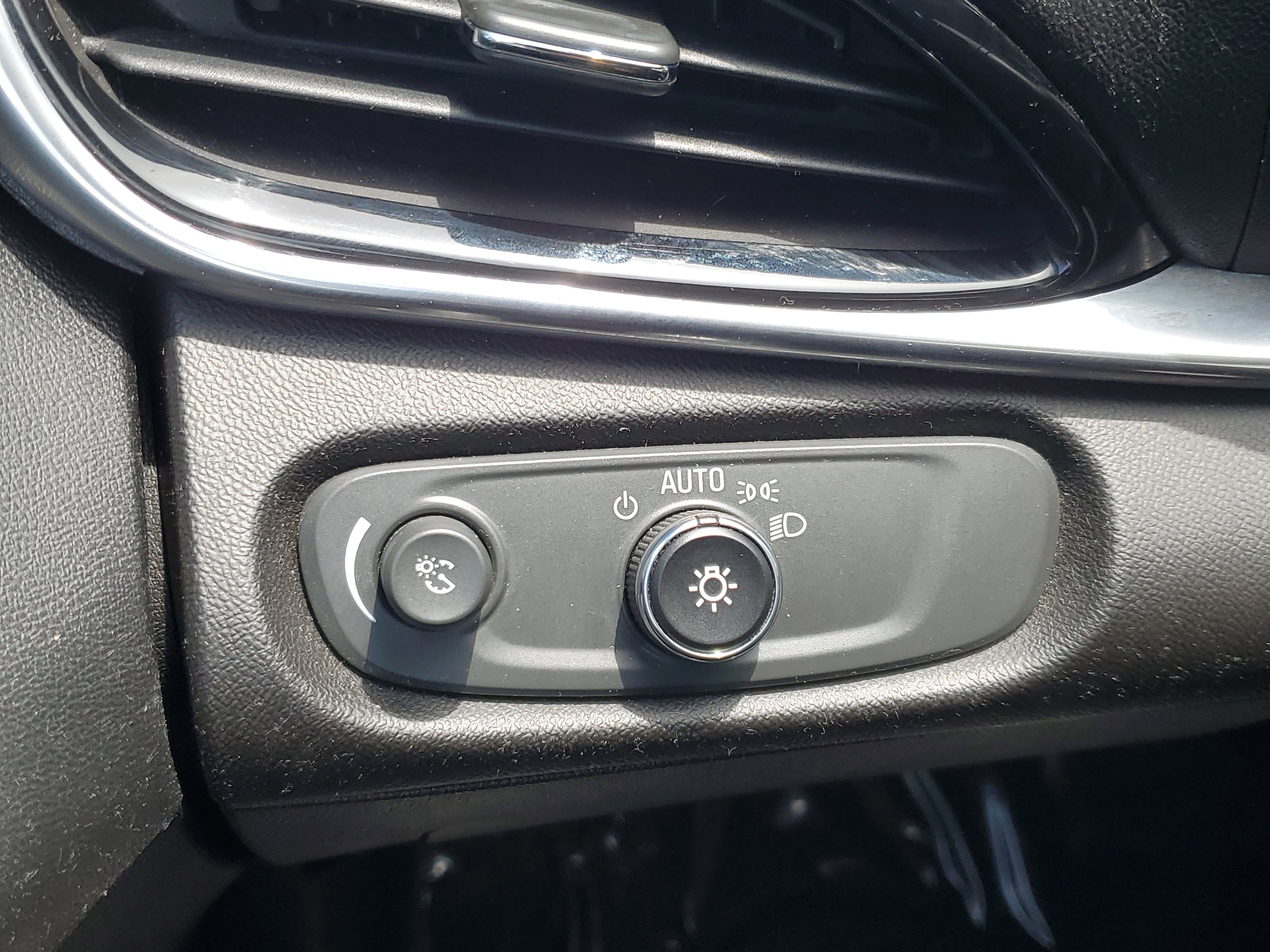 Used 2017 Chevrolet Volt Premier image 24