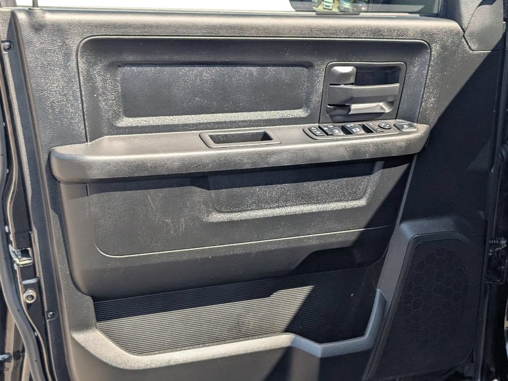 Used 2024 RAM 2500 Tradesman w/ Chrome Appearance Group AWD/4WD image 13