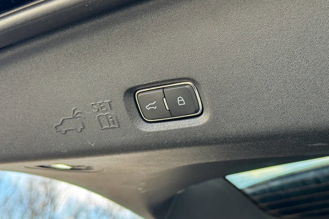 Used 2025 Ford Expedition Max Active AWD/4WD image 21