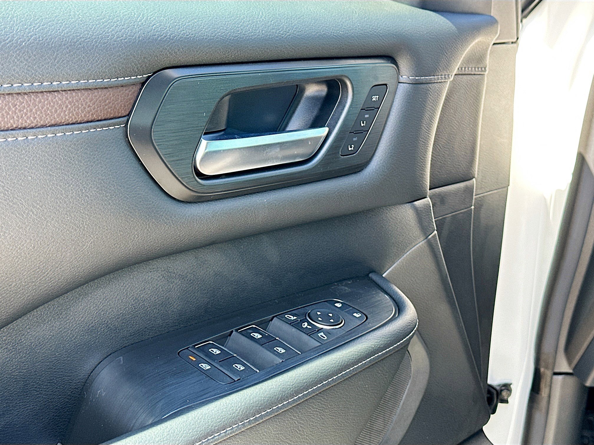 New 2026 Nissan Armada SL w/ Captain's Chari Seat Package image 12