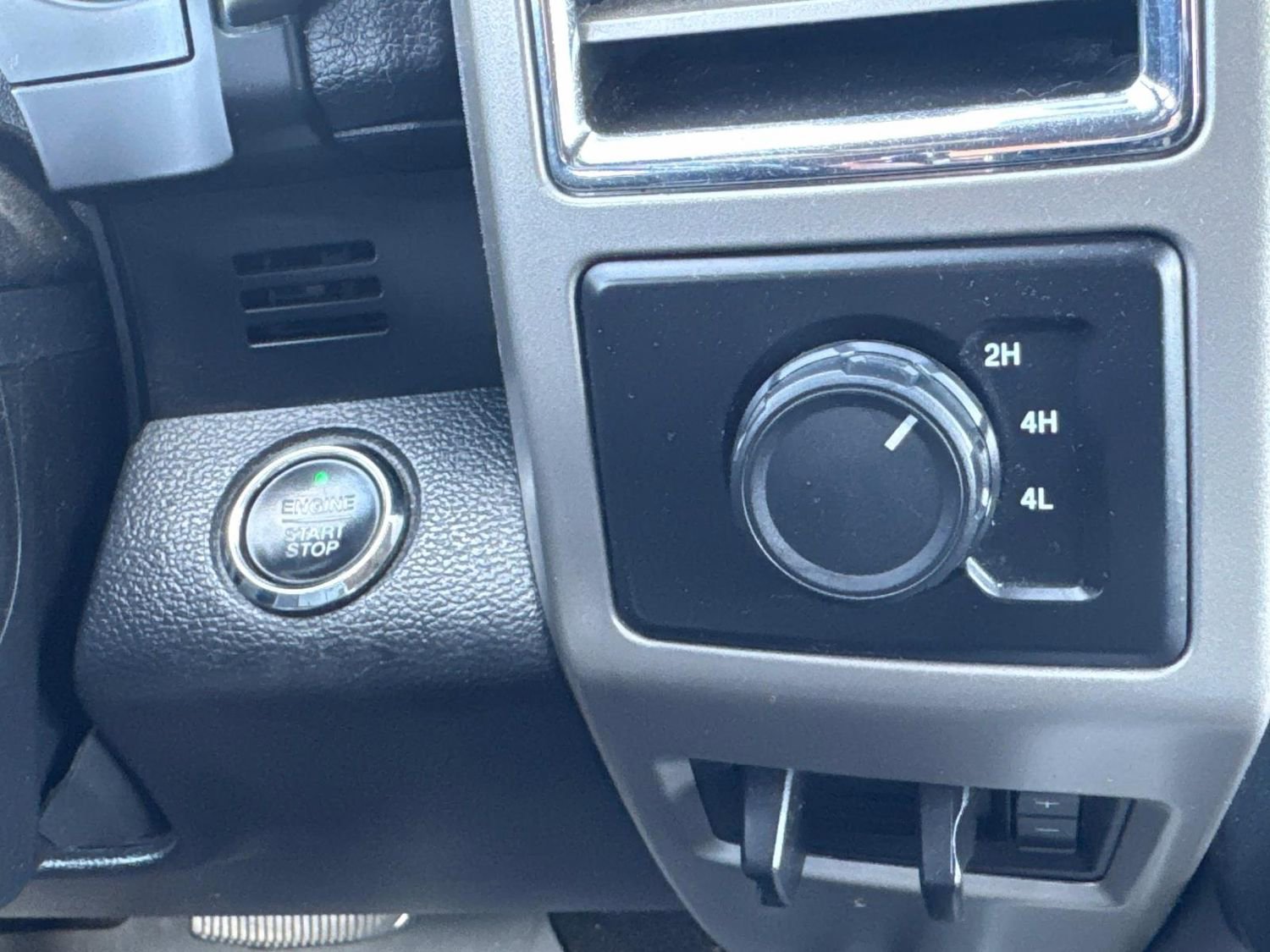 Used 2017 Ford F350 Lariat w/ Lariat Ultimate Package image 32