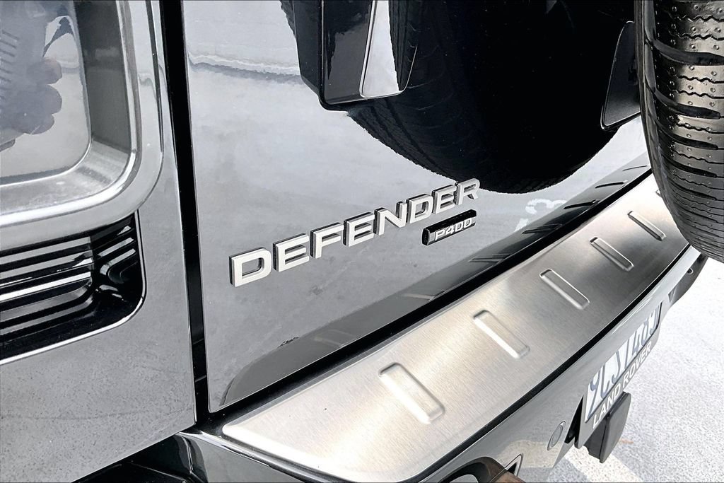 Certified 2023 Land Rover Defender 110 X-Dynamic SE AWD/4WD image 22