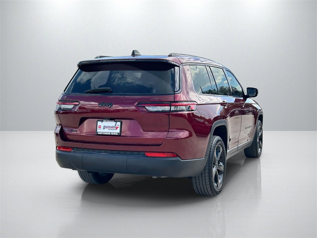 Used 2022 Jeep Grand Cherokee L Laredo image 5