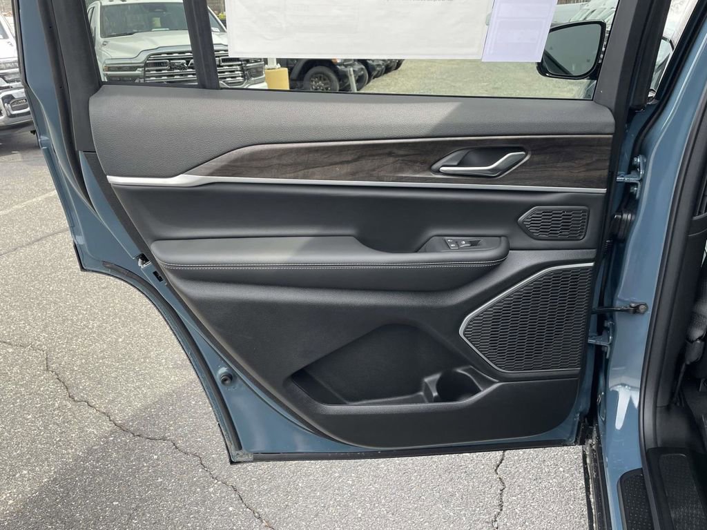 New 2026 Jeep Grand Cherokee L Limited image 17