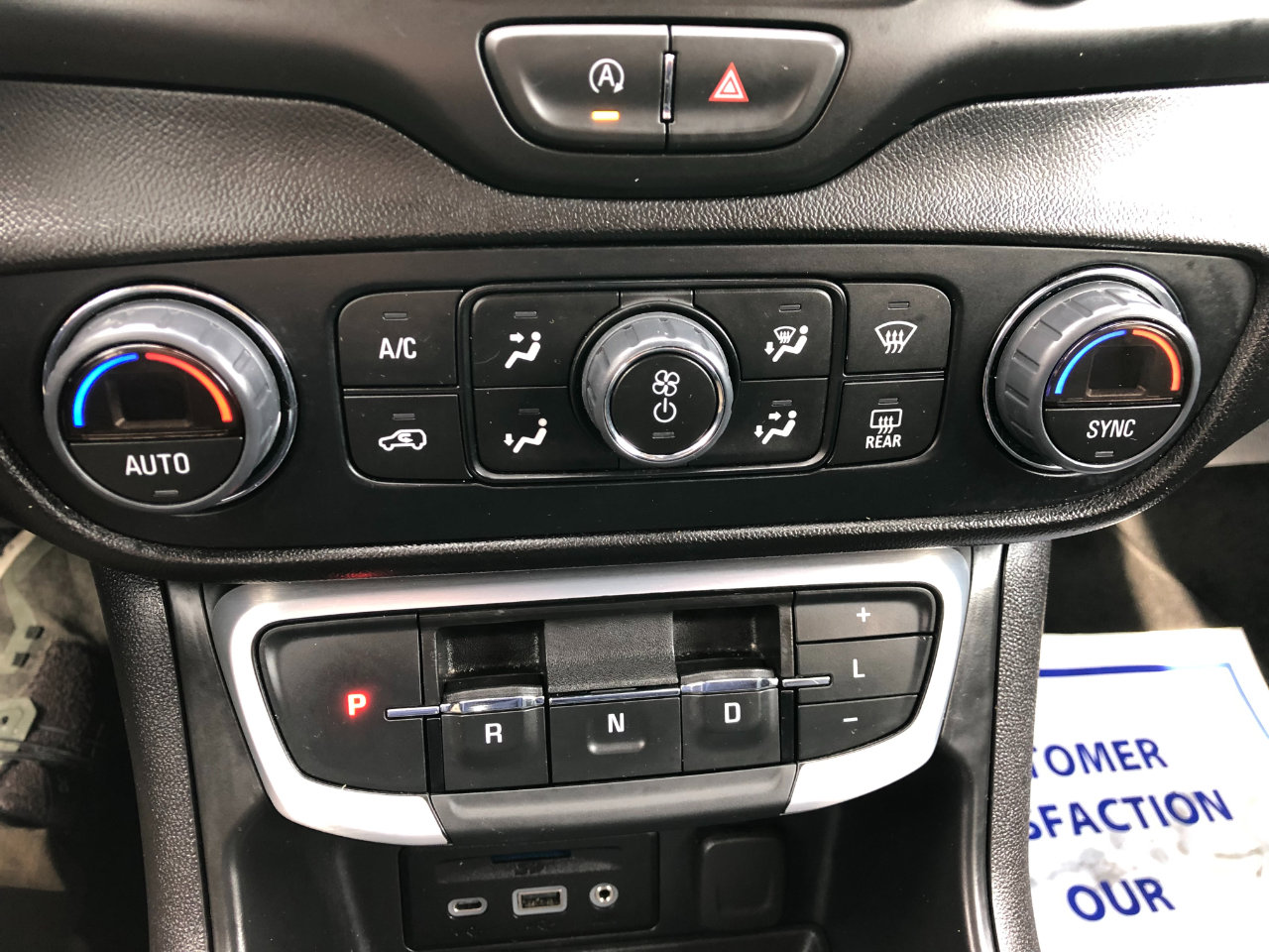 Used 2024 GMC Terrain SLT image 19