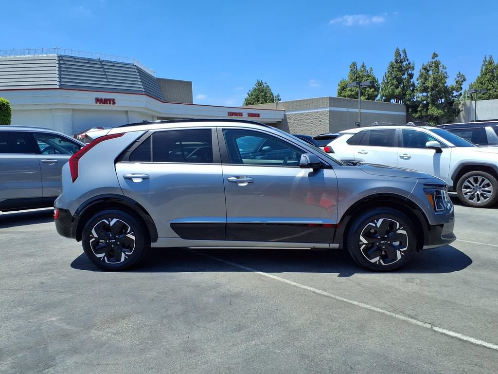 Certified 2024 Kia Niro Wave FWD image 5
