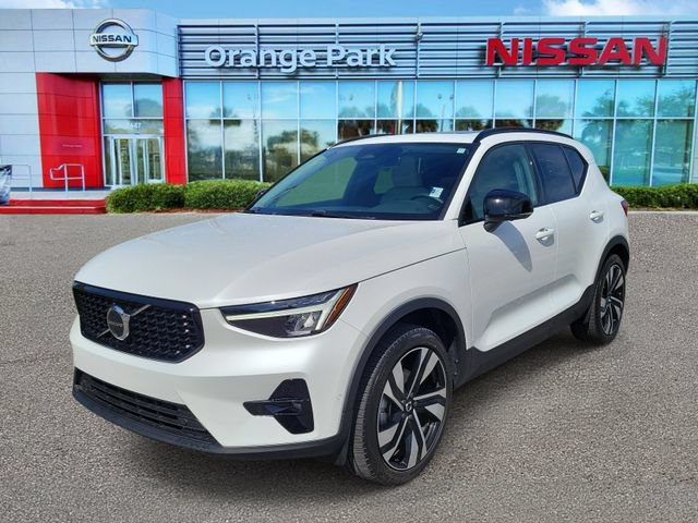 Used 2024 Volvo XC40 B5 Plus w/ Protection Package Premier AWD/4WD image 4