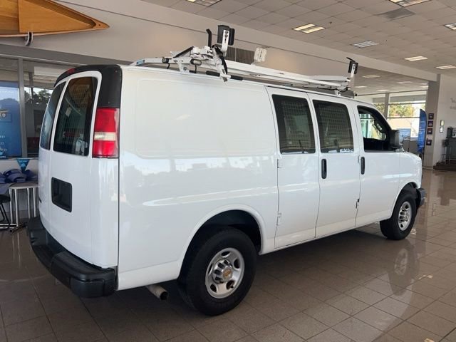 Used 2018 Chevrolet Express 2500 w/ Driver Convenience Package RWD image 3