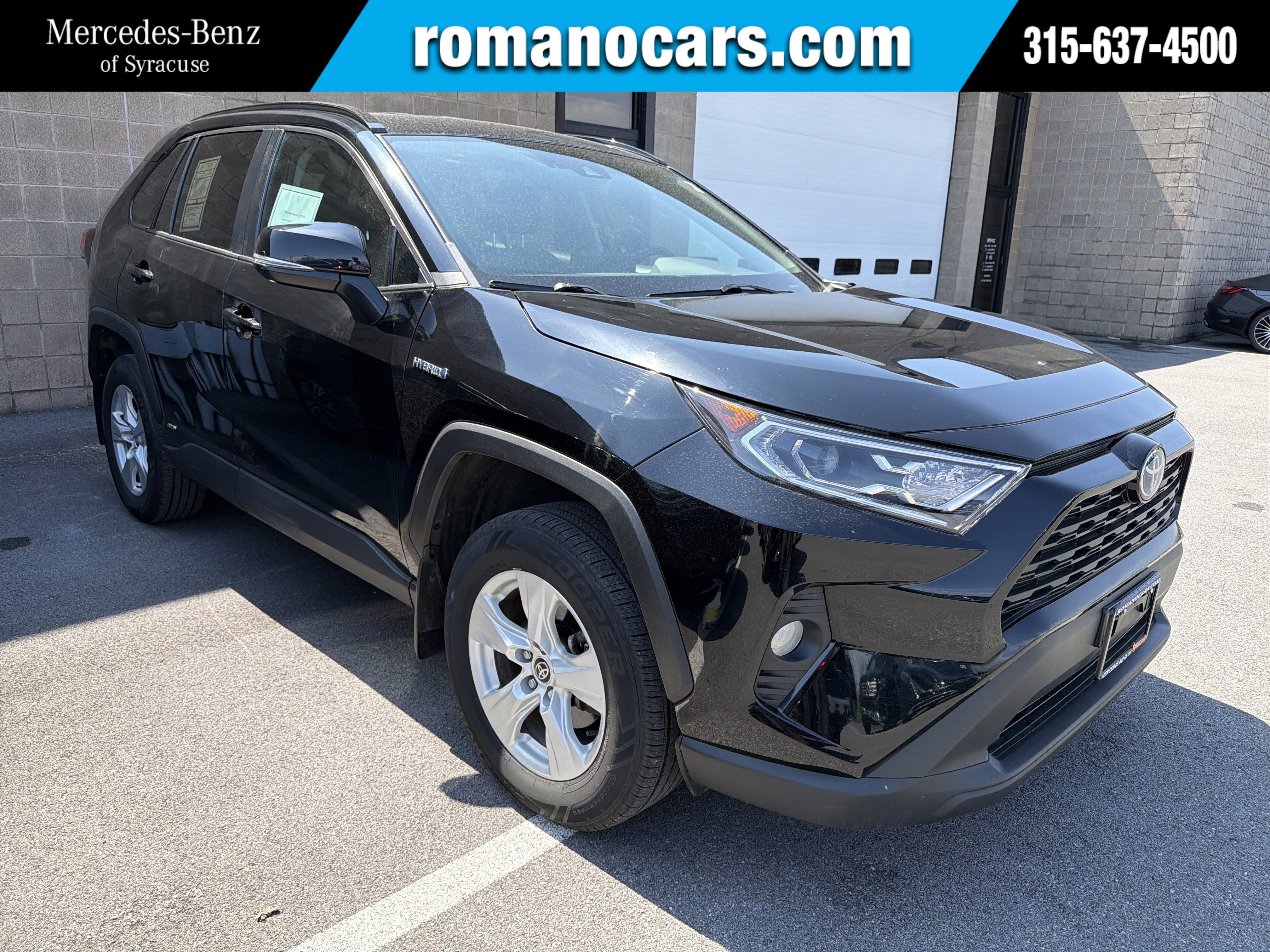 Used 2021 Toyota RAV4 XLE w/ XLE Grade Weather Package AWD/4WD image 1