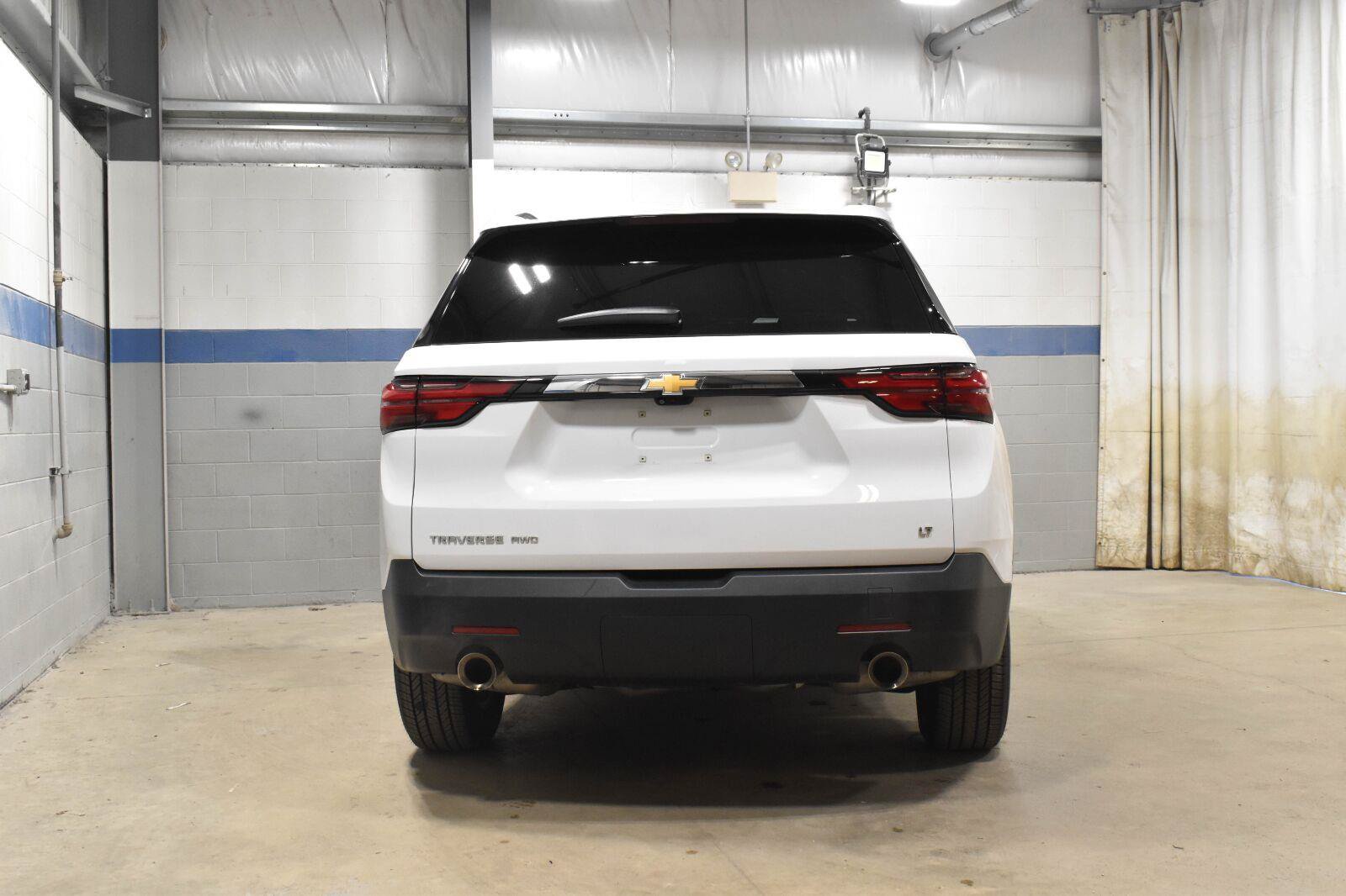 Used 2023 Chevrolet Traverse LT w/ Rear Camera Mirror Package AWD/4WD image 27