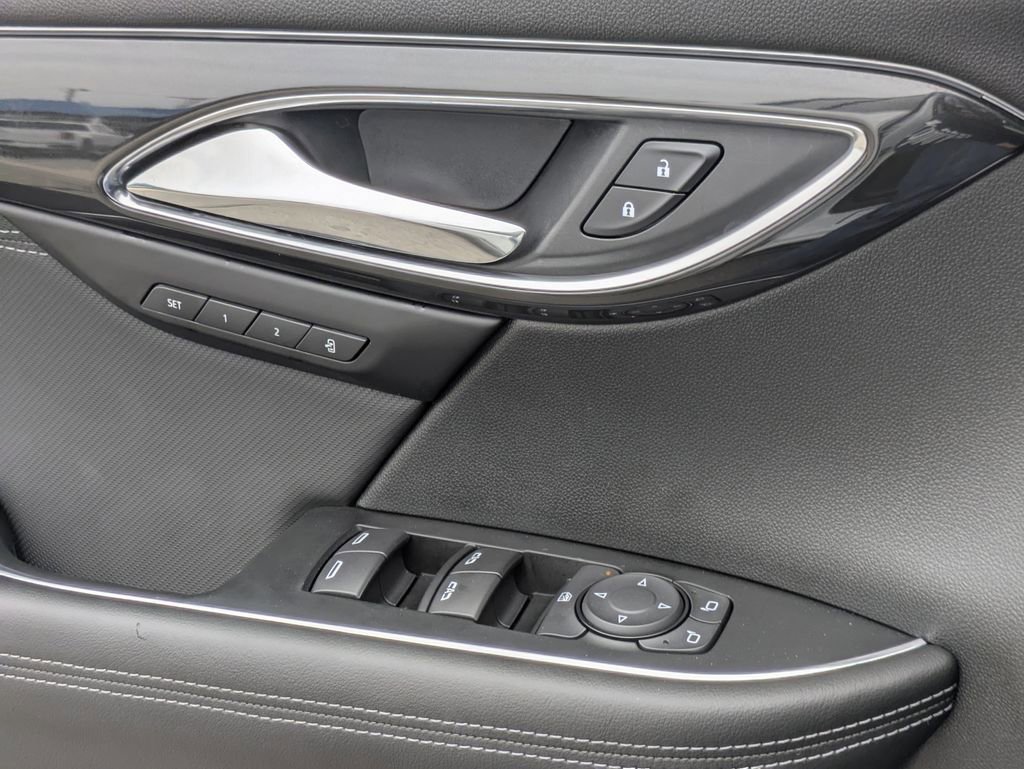 Used 2025 Buick Envision Preferred image 25