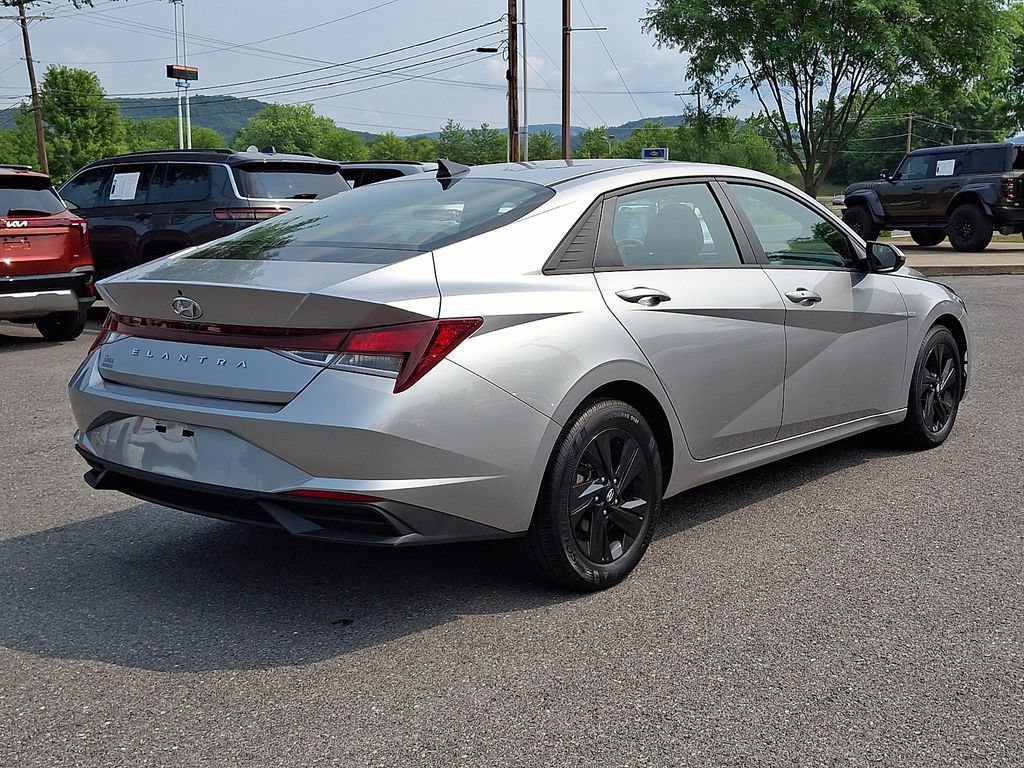Used 2021 Hyundai Elantra SEL w/ Convenience Package FWD image 9