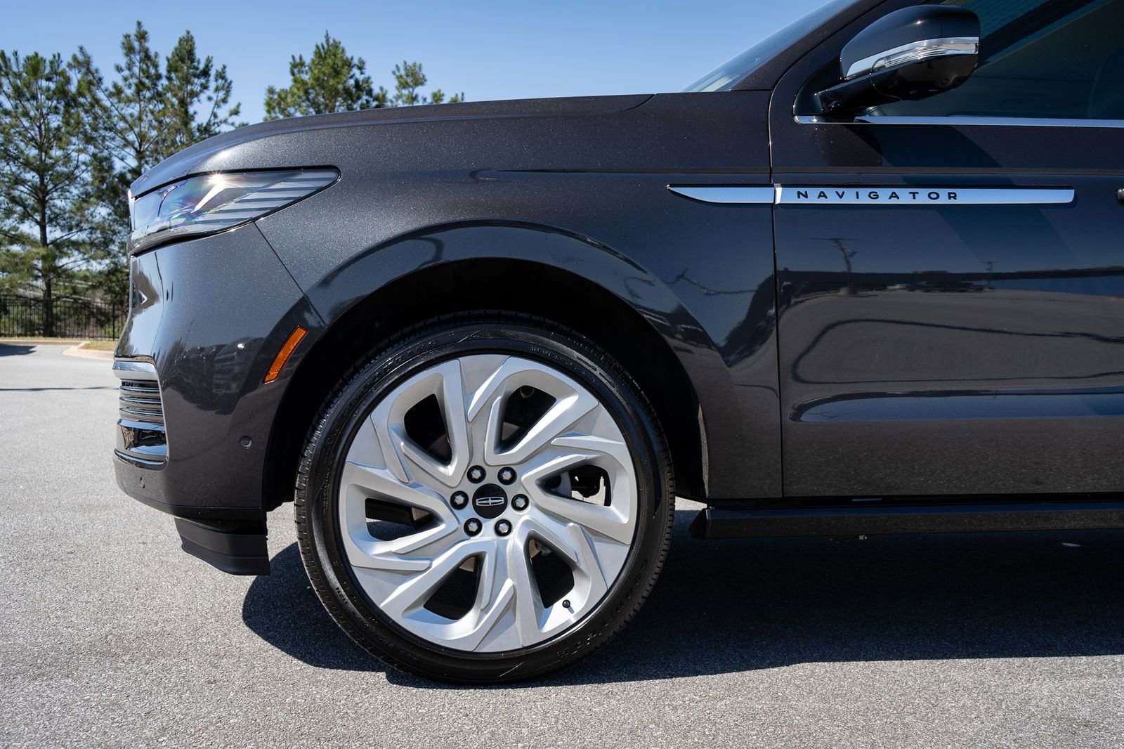 Used 2025 Lincoln Navigator L Reserve AWD/4WD image 12