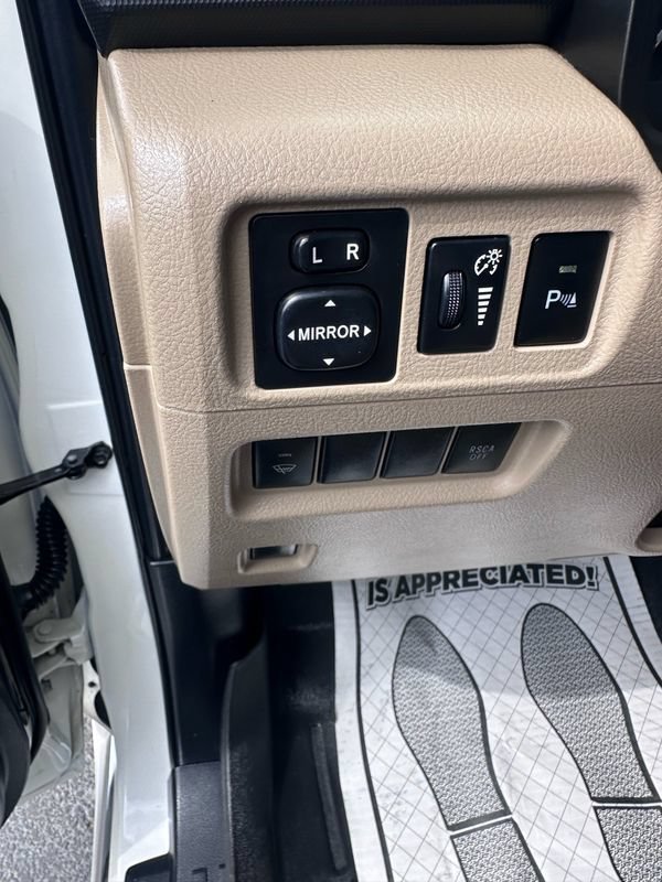 Used 2012 Toyota 4Runner SR5 AWD/4WD image 17