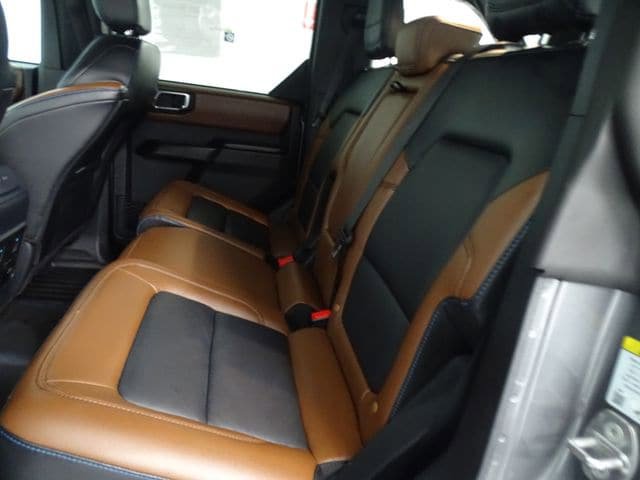 Used 2024 Ford Bronco Outer Banks AWD/4WD image 4
