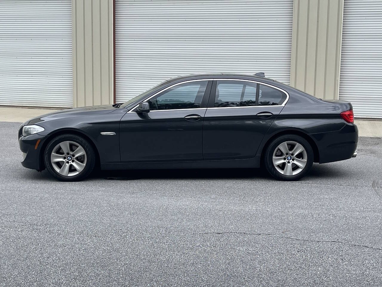 Used 2011 BMW 528i Sedan RWD image 3