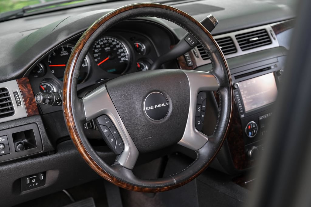 Used 2013 GMC Yukon XL Denali AWD/4WD image 4