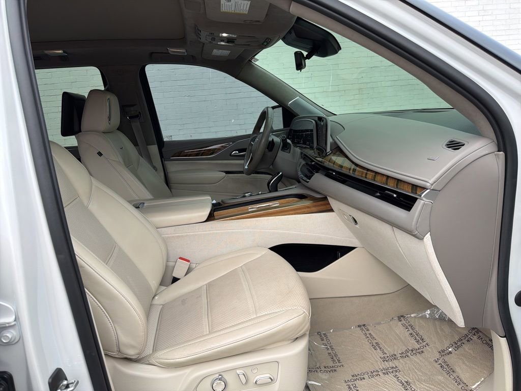 Used 2022 Cadillac Escalade Premium Luxury Platinum w/ Heavy-Duty Trailer Package image 13