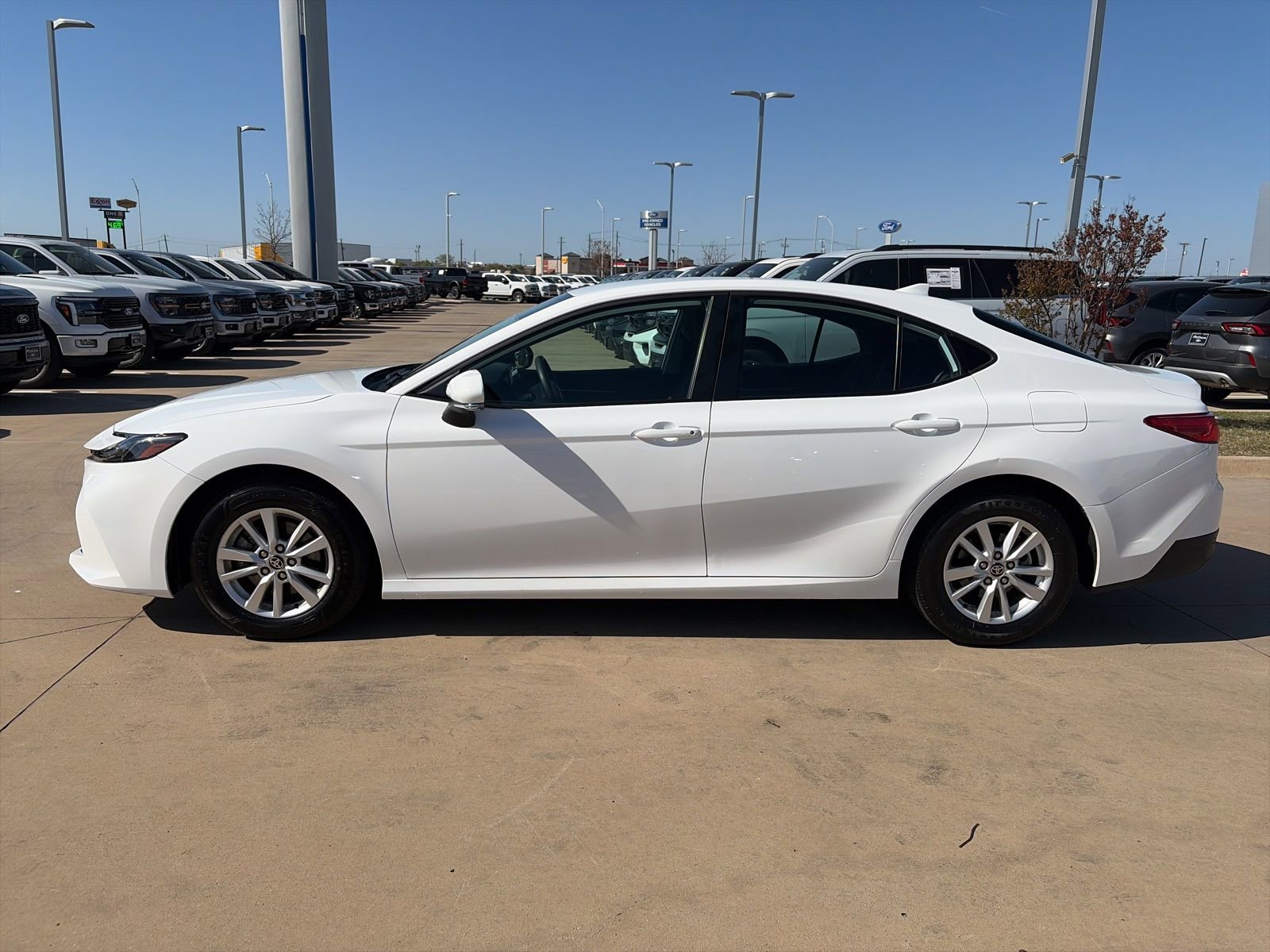 Used 2025 Toyota Camry LE image 2