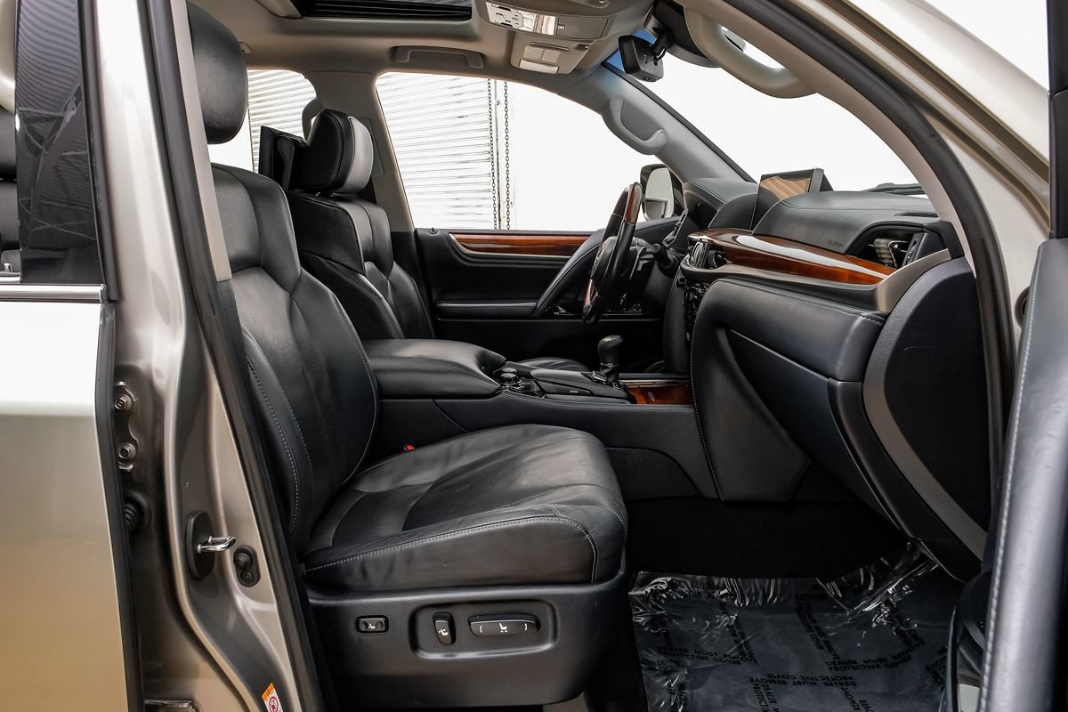 Used 2019 Lexus LX 570 4WD w/ Luxury Package image 28