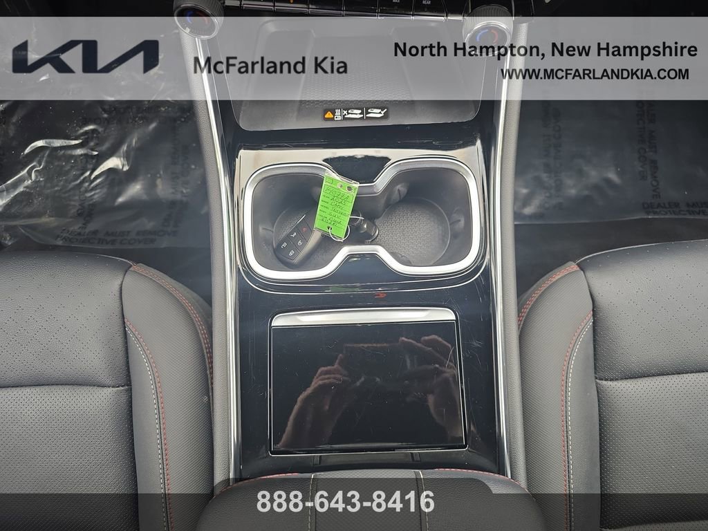 Used 2025 Chevrolet Traverse RS image 19