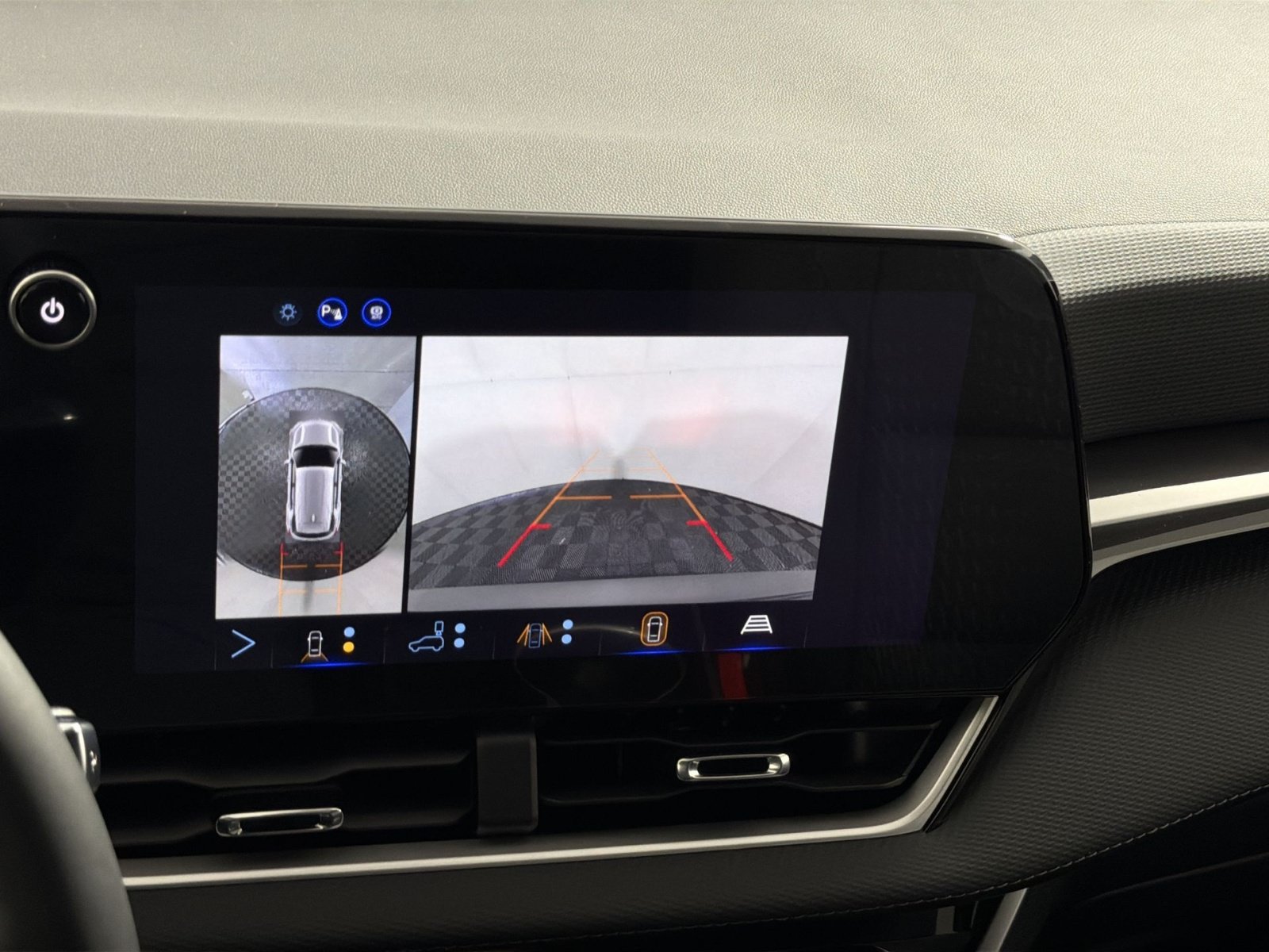 New 2027 Chevrolet Equinox LT w/ Safety and Technology Package FWD image 19
