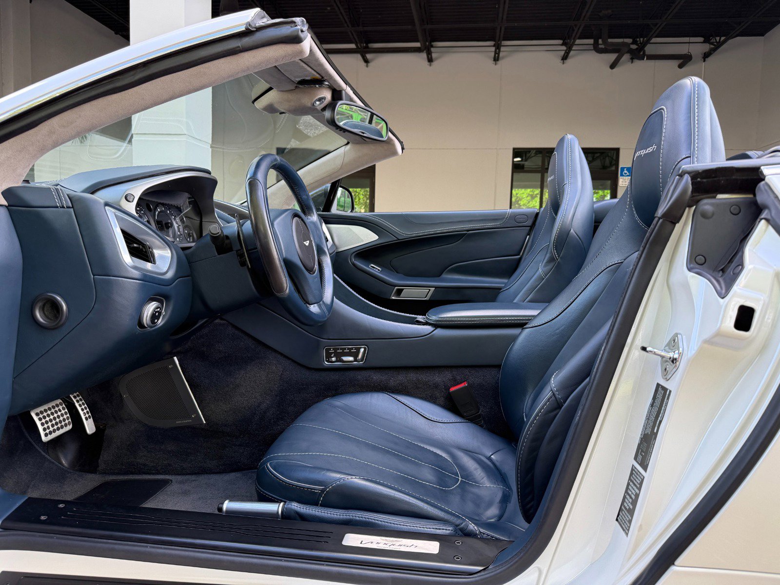 Used 2014 Aston Martin Vanquish Volante image 25