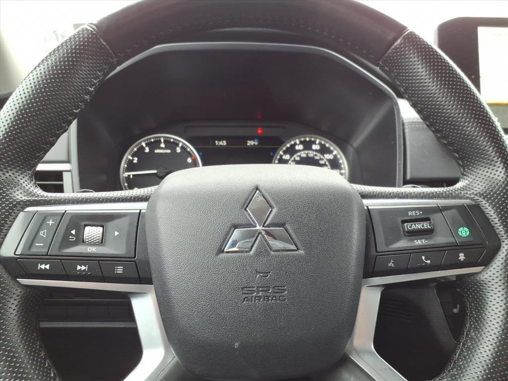 Used 2024 Mitsubishi Outlander SE image 25