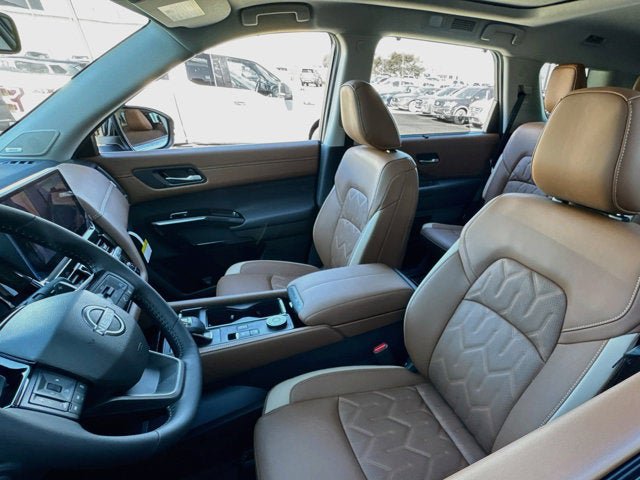 New 2026 Nissan Pathfinder Platinum AWD/4WD image 18