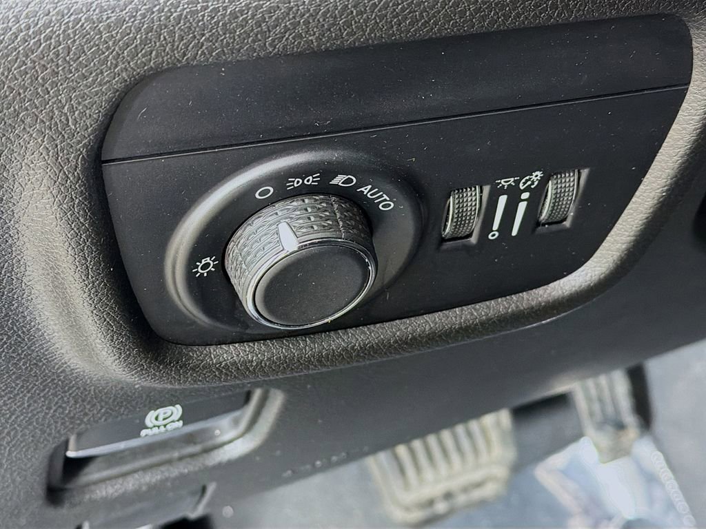 Used 2023 Jeep Grand Cherokee L Laredo image 29