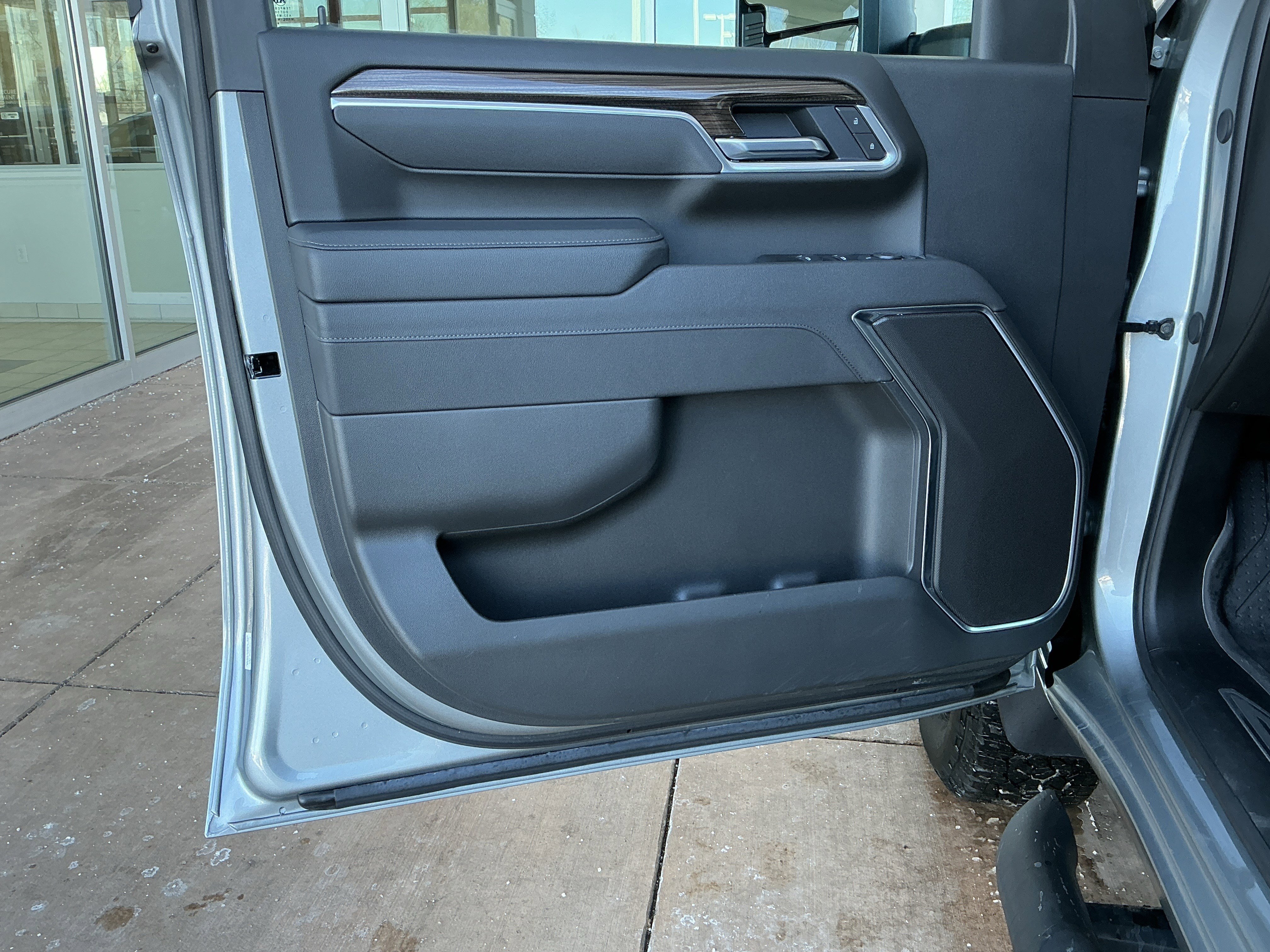 Used 2025 Chevrolet Silverado 3500 LT w/ Convenience Package image 14